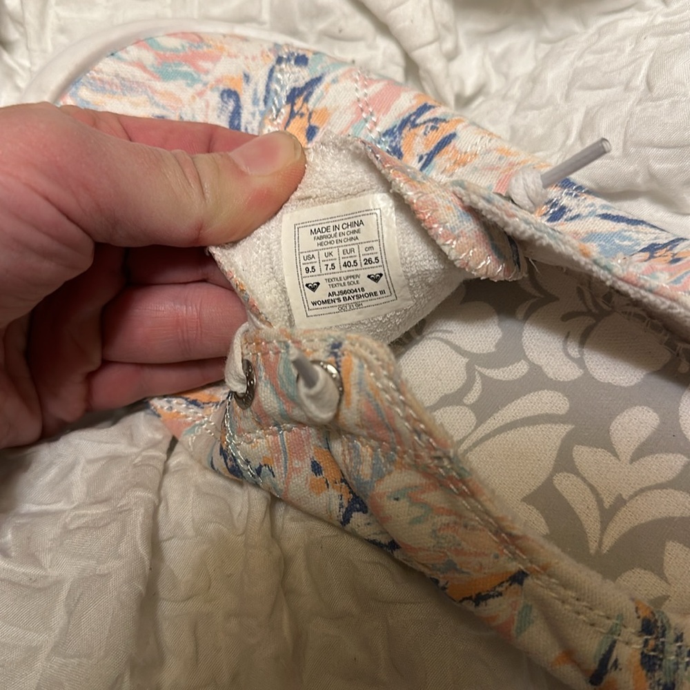 Gently used Roxy  Bayshore Shoes / floral print / women’s 9.5 - Picture 3 of 4